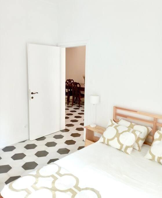 Stylish City Flat Near Promenade Солун Екстериор снимка