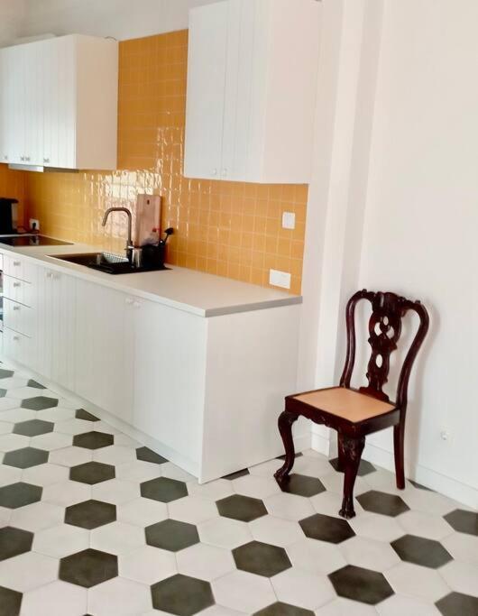 Stylish City Flat Near Promenade Солун Екстериор снимка
