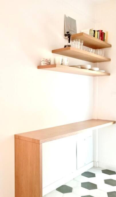 Stylish City Flat Near Promenade Солун Екстериор снимка