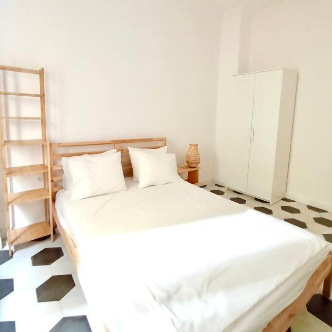 Stylish City Flat Near Promenade Солун Екстериор снимка