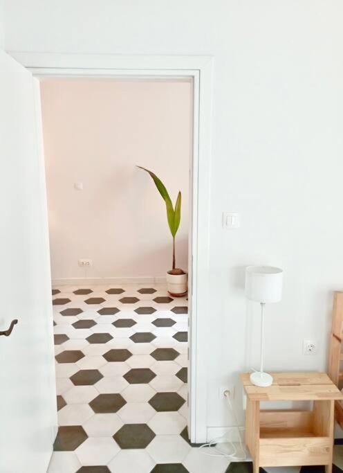 Stylish City Flat Near Promenade Солун Екстериор снимка